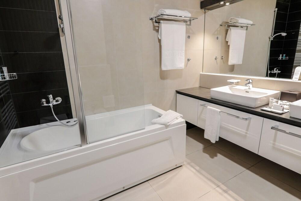 Hotel Bosmal Arjaan By Rotana
